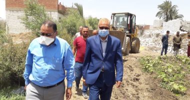 صور.. إزالة 31 حالة تعد بالبناء على الأراضى الزراعية بمركز بنى مزار بالمنيا 