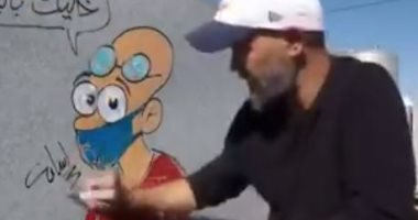 ليشجع الجيران على البقاء بالمنزل.. فنان أردني يحول سطح منزله لمشروع فنى "فيديو"