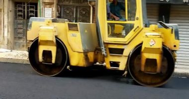صور.. البدء فى أعمال الرصف بالشوارع الرئيسية بحى أول طنطا 