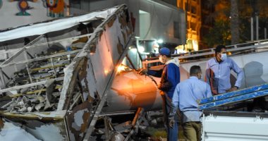 صور.. حملة مكبرة لإزالة الإعلانات المخالفة بمحافظة الإسكندرية