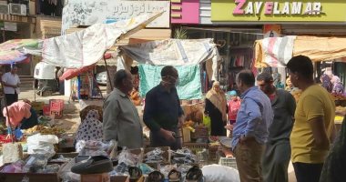 رئيس مدينة قطور يتفقد منطقة السويقة لتطويرها لاستيعاب الباعة الجائلين