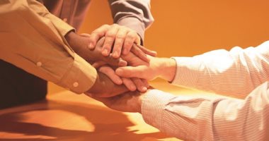 فكر ثوانى واكسب ثواب.. بادر بإنهاء خصومة قديمة حتى لو لم تكن المخطئ