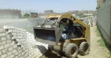 مراكز المنيا تزيل 93 حالة تعد بالبناء المخالف على الأرضى الزراعية وأملاك الدولة (صور)