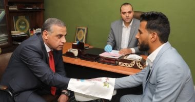 محافظ سوهاج وكيلا لعروس جمعية نسائية فى عقد القران.. صور