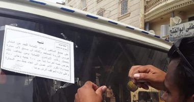 لافتات على ميكروباصات في الزقازيق بارتداء الكمامة قبل بدء توقيع الغرامة