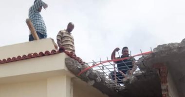 إزالة طابق مخالف فى المهد بحى ثان طنطا بالغربية.. صور