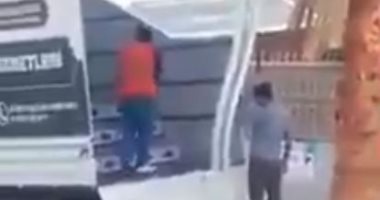 مسئول تركى يوثق سرقة العدالة والتنمية فى تركيا مساعدات الفقراء.. فيديو