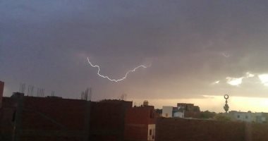 عواصف رعدية ورياح محملة بالأتربة فى الوادى الجديد 