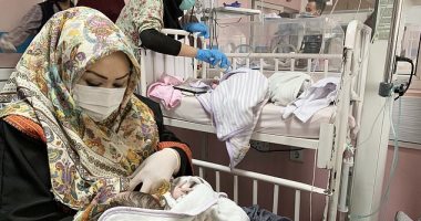 الإنسانية تنتصر.. أفغانية ترعى 20 طفلا حديثى الولادة بعد مذبحة مستشى كابول.. صور