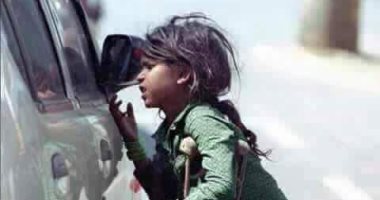 فكر ثوانى واكسب ثواب.. لا تنهر السائل مهما كان "لحوحا"