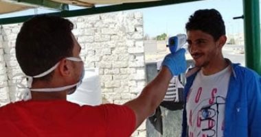 صور.. الطب الوقائى يواصل فحص المسافرين على أبواب سيناء