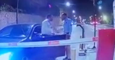 أحمد فلوكس يغادر قسم الشيخ زايد بعد سداد الكفالة فى مشاجرته مع أفراد أمن 