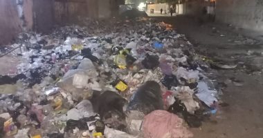 سيبها علينا.. سكان المطرية يشكون من انتشار القمامة ويطالبون برفعها 