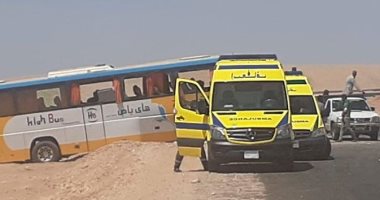 إصابة 25 فى انفجار إطار أوتوبيس بصحراوى الأقصر بإصابات طفيفة.. صور