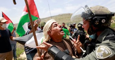 اشتباكات بين فلسطينيين وقوات الاحتلال الإسرائيلى خلال إحياء ذكرى النكبة