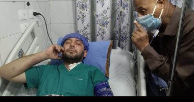الطبيب البطل يشكر المصريين على دعواتهم قبل توجهه للمركز الطبى العالمى