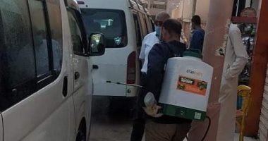صور.. حملات تعقيم لمواقف السيارات بالزقازيق وإلزام السائقين بالكمامات