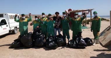 صور.. حملات نظافة بشواطئ مدينة مرسى علم فى البحر الأحمر