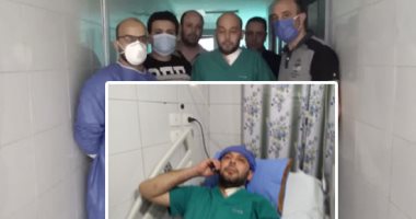 الطبيب المصاب بفقدان البصر: نفسى أشوف ابنى بعد ما صبرت 11 عاما لأراه.. محمود سامى: فقدت بصرى بسبب ضغط العمل بمستشفى العزل.. وأشكر رئاسة الوزراء والمصريين على مساندتى.. وأفراد عائلته يودعونه متمنين عودته مبصرا
