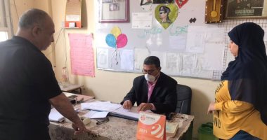 مدير عام بنها التعليمية يفاجئ مدارس كفر بطا ويؤكد تستلمنا 90 ألف و110 بحثا