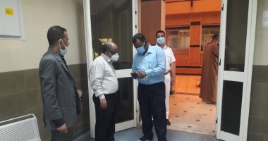 استئناف العمل بمستشفى أسوان الجامعى بعد تعقيمها ضد "كورونا".. صور