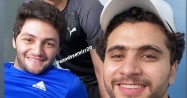 محمد محمود ينشر صورة برفقة ثنائي الأهلي المصاب 