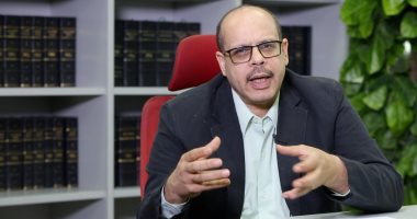 مسخر خانة.. الأديب الكبير أمى لا يقرأ قائمة الطعام