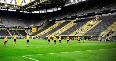 شاهد.. احتفال نجوم دورتموند مع المدرجات الخالية بعد عودة الدوري الألماني