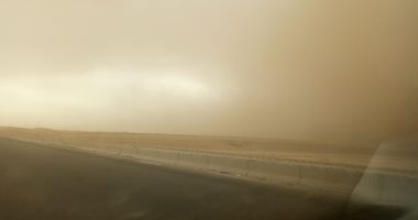  قارئ يشارك صحافة المواطن بصور للعاصفة الرملية على طريق الصعيد الحر