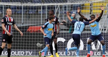 مونشنجلادباخ يتخطى فرانكفورت بثلاثية ويرتقى إلى ثالث الدوري الألمانى