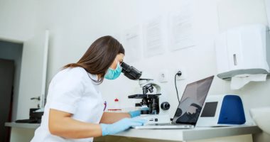 حمض نووى يحارب كورونا فى الجسم يقل مع تقدم العمر والأمراض المزمنة