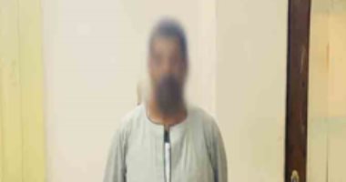 صور.. ضبط مواطن زرع 400 شجرة مخدرات داخل أرضه بمسقط رأس عزت حنفى بأسيوط