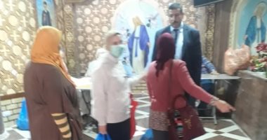صور.. كنيسة العذراء بالإسكندرية توزع شنط رمضان على أخواتهم المسلمين