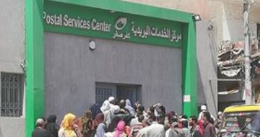  خوفا من كورونا.. شكوى من زحام شديد أمام مكتب بريد كفر صقر بالشرقية 