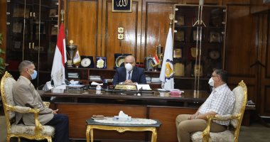 محافظ قنا: منع دخول المواطنين والموظفين للمصالح الحكومية دون كمامة