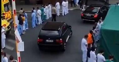 طاقم طبى يدير ظهره لسيارة صوفيا ويليامز رئيس وزراء بلجيكا.. فيديو