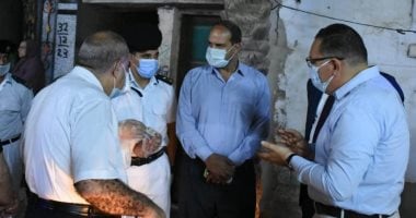 غلق 3محلات بالزقازيق والقرين لمخالفتهم مواعيد الحظر فى الشرقية