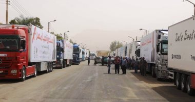 محافظ سوهاج يستقبل قافلة غذائية دعما لقرى "حياة كريمة"