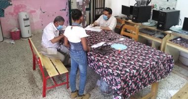 رئيس مدينة القصير: تطبيق الإجراءات الاحترازية خلال تسليم أبحاث الطلاب..صور