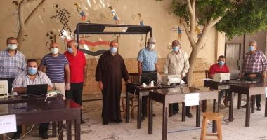 صور.. لجان بتعليم الأقصر تتابع إنهاء تسلم المشروعات البحثية للطلاب بالمدارس