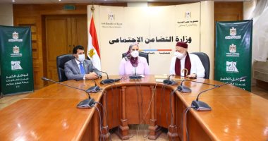 وزيرة التضامن تطلق قافلة مواد غدائية إلى 8 محافظات بالصعيد