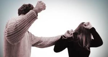 سيدة تتهم زوجها بتعذيبها بقص شعرها وحرقها وإجبارها للجلوس على مسامير بالشرقية
