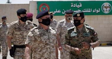 بالكمامة.. العاهل الأردنى وولى عهده يزوران قيادة لواء الحسين بن على