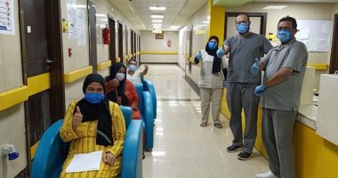 صور.. مستشفى إسنا للحجر الصحى تعلن خروج 13 حالة بعد شفائهم من كورونا