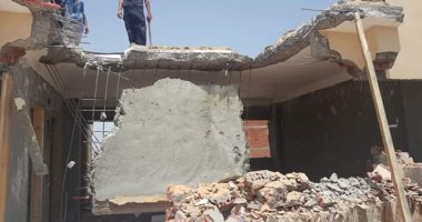 حى أول طنطا يشن حملة مكبرة لإزالة طابق مخالف