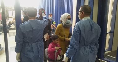 صور.. رحلة استثنائية لمصر للطيران تقل 340 من العالقين بأمريكا تصل مرسى علم