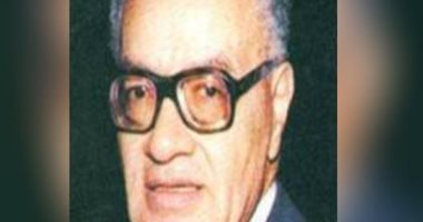 عبد الرحمن الشرقاوى عاش هنا.. التنسيق الحضارى يضع لافتة باسمه فى الدقى