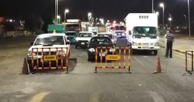 غلق طريق سفاجا - قنا نتيجة قطع مياه السيول للطريق بمحافظة قنا 