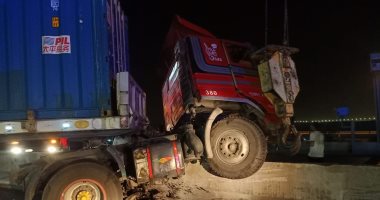 مصدر: السرعة الزائدة من سائق الترلا أدت لفقدانه السيطرة ووقوع حادث الدائرى