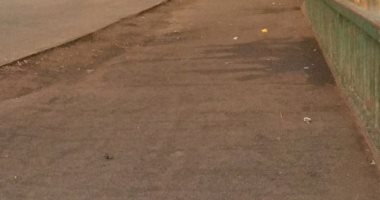 أهالى المنيل يطالبون بتجديد رصيف كوبرى الجامعة بالجيزة